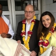 Wilhelm Textiles India donates warm blankets for those in need